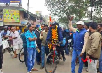 ଜିଲ୍ଲାରେ ମେଡ଼ିକାଲ କଲେଜ ପ୍ରତିଷ୍ଠା ଦାବିରେ ଦିଲ୍ଲୀକୁ ସାଇକେଲ ଯାତ୍ରା କଲେ ଉଦିୟମାନ ସଂଗ୍ରାମୀ ଯୁବକ ସୁରେନ୍ଦ୍ର ବିଶ୍ୱାଳ