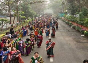 ମିନି ମାରାଥନରେ ଶାଢୀ ପିନ୍ଥି ଦୈାଡିଲେ ମହିଳା