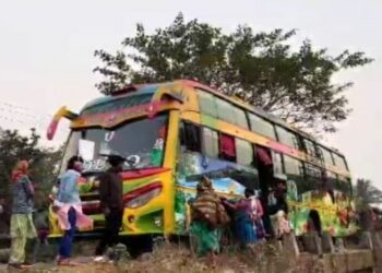 ଚଳନ୍ତା ବସରେ ଡ୍ରାଇଭରଙ୍କ ହାର୍ଟଆଟାକ , ଅଳ୍ପକେ ବର୍ତ୍ତିଲେ ୫୦ ଯାତ୍ରୀ