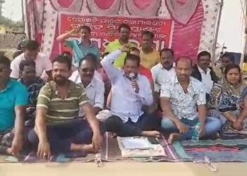 ବେଆଇନ କଂକ୍ରିଟ ମିକ୍ସ ପ୍ଲାଣ୍ଟ ବସାଯିବା ପ୍ରତିବାଦରେ ଗ୍ରାମବାସୀଙ୍କ ପକ୍ଷରୁ ଗଣଧାରଣା