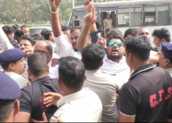 ସ୍ୱାସ୍ଥ୍ୟମନ୍ତ୍ରୀଙ୍କ ଘରକୁ ଅଣ୍ଡା ମାଡ