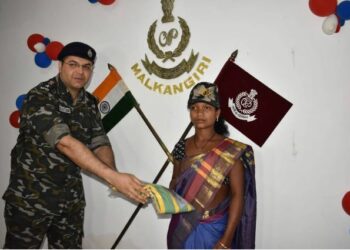 ମହିଳା ମାଓବାଦୀଙ୍କ ଆତ୍ମସମର୍ପଣ