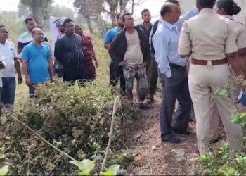 ସିନ୍ଧି କରି ବ୍ୟାଙ୍କ ଭିତରେ ପଶି ଲୁଟ