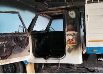 ବୋମାମାଡ ସହ ଜାଳି ଦେଲେ କାର