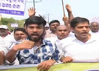 ସରପଞ୍ଚ-ପୋଲିସ ଧସ୍ତାଧସ୍ତି