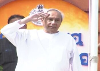 ଶଙ୍ଖ ଭବନରେ ଜାତୀୟ ପତାକା ଉତ୍ତୋଳନ କଲେ ନବୀନ ପଟ୍ଟନାୟକ
