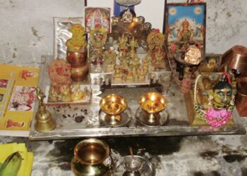 ପୂଜା ସମୟରେ ତଳେ ରଖନ୍ତୁନି ଏସବୁ ଜିନିଷ, ସୁଖ ସମୃଦ୍ଧିରେ ହେବ ହାନି