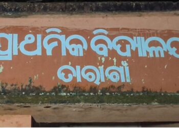 ପିଅନଙ୍କ ନିର୍ଯ୍ୟାତନା ଅଭିଯୋଗ , ୮ କିମି ଚାଲି ହଷ୍ଟେଲ ଛାଡି ପଳାଇଲେ ୫ ଛାତ୍ର