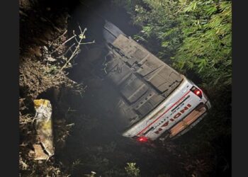 Accident : କାଳିଜାଇ ଯିବା ବାଟରେ ବ୍ରିଜ ତଳକୁ ଖସିଲା ବସ, ୩୦ରୁ ଅଧିକ ଆହତ