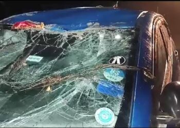 Accident : ଭାରସାମ୍ୟ ହରାଇ ପୋଖରୀ ଭିତରେ ପଶିଗଲା କାର