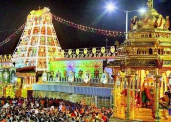 ତିରୁପତୁ ମନ୍ଦିରରେ ଦଳାଚକଟା ଘଟଣା; ଭିଡ ଯୋଗୁଁ ଉପୁଜିଥିଲା ଏଭଳି ସ୍ଥିତି , କ୍ଷମା ମାଗିଲା ଟିଟିଡି