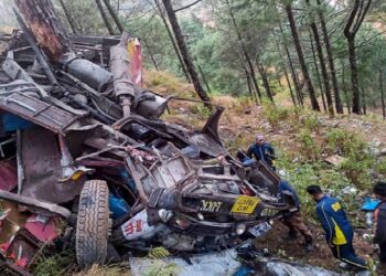 Accident : ଖାଇକୁ ଖସିଗଲା ଯାତ୍ରୀବାହୀ ବସ