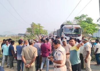 ଧାନକିଣା ଦାବିରେ ତାତିଲେ ଚାଷୀ
