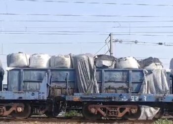 ଟ୍ରେନ ଉପରେ ଜଳିଗଲେ ନାବାଳକ