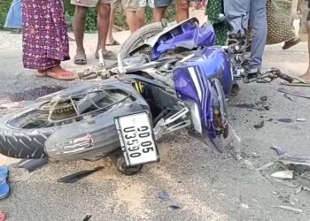 ବାଇକକୁ ଧକ୍କା ଦେଲା ବାଲି ବୋଝେଇ ଟ୍ରାକ୍ଟର