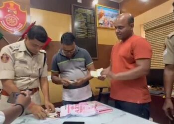 ନକଲି ପୋଲିସକୁ ବାନ୍ଧିଲା ଅସଲି ପୋଲିସ, ଚାକିରି ଦେବ କହି ଠକୁଥିଲା