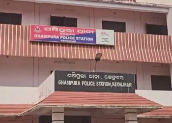 ମାଟ୍ରିକ ପରୀକ୍ଷା କେନ୍ଦ୍ର ବାହାରେ ପିଟାପିଟି