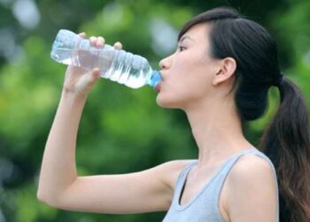 ପ୍ଲାଷ୍ଟିକ ବୋତଲରେ ପାଣି ପିଉଥିଲେ ସାବଧାନ…