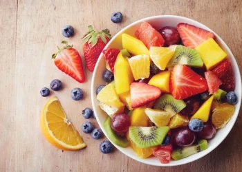 ଖରାଦିନେ ପ୍ରତିଦିନ ଖାଆନ୍ତୁ ଏହି ଫଳ, ଶରୀରରେ ହେବନି ପାଣିର ଅଭାବ