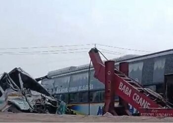 ବସ-ଟ୍ରକ ମୁହାଁମୁହିଁ ଧକ୍କା, ଅଳ୍ପକେ ବର୍ତ୍ତିଲେ ୪୦ ଯାତ୍ରୀ