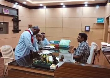 ମହଙ୍ଗା ପଡିଲା ଠିକା ସଂସ୍ଥାର ବିଲ ନଦେବା, ୩ କାର୍ଯ୍ୟାଳୟର ସମ୍ପତ୍ତି ଆଟାଚ