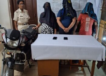 ଜମି ପାଇଁ ବଡ଼ ଭାଇର ଜୀବନ ନେଲା ସାନ ଭାଇ ଓ ପୁତୁରା