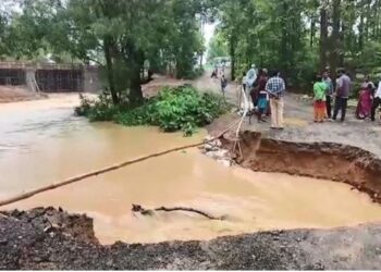 ତେଲକୋଇରେ ଲଗାଣ ବର୍ଷାରେ ଧୋଇଗଲା ରାସ୍ତା