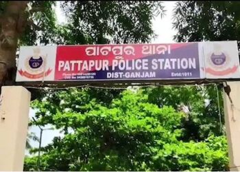 ନିଜକୁ ଜାଳିଦେଲେ ବୃଦ୍ଧ !