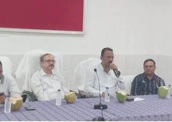 ବିଧାୟକଙ୍କ ସ୍ୱାସ୍ଥ୍ୟ କର୍ମଚାରୀଙ୍କୁ ତାଗିଦ୍ : ଲୋକଙ୍କୁ ଭଲ ସେବା ଦିଅ ,ଭଲ ବ୍ୟବହାର କର ନଚେତ .. ..