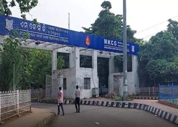 ଏମକେସିଜିରେ ଗୋଟିଏ ସିଲିଣ୍ଡର ୨ ଶିଶୁଙ୍କୁ ଦିଆଯିବା ଘଟଣା : ରିପୋର୍ଟ ମାଗିଲେ ଆରଡିସି