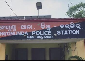 ପ୍ରେମୀ ଯୁଗଳଙ୍କୁ ଉଦ୍ଧାର ବେଳେ ପୋଲିସ ହଟହଟା