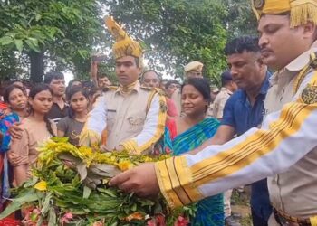 ଲୁହରେ ଭିଜିଲା ମାଣିକମରା ଗାଁ, ସହିଦ CISF ଯବାନଙ୍କ ଶେଷକୃତ୍ୟ ସମ୍ପନ୍ନ