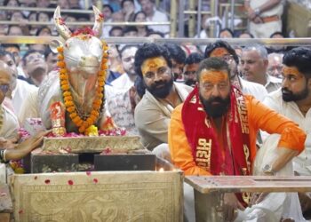 ମହାକାଳେଶ୍ୱର ମନ୍ଦିରରେ ଭୋଳାବାବାଙ୍କ ପୂଜା କଲେ ସଞ୍ଜୟ ଦତ୍ତ, ଭାଇରାଲ ହେଉଛି ଭିଡିଓ