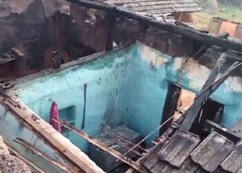 ଘରେ ନିଆଁ ଲଗାଇ ଜ୍ୱାଇଁ ଫେରାର