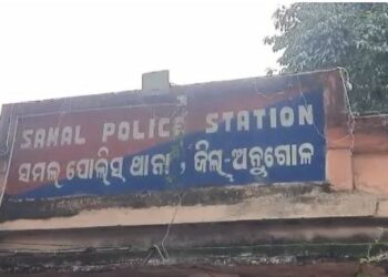 ବୋମା ବିସ୍ଫୋରଣ ; ପୁଅ ମୃତ, ବାପା ଗୁରୁତର