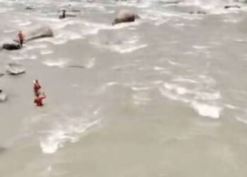 ସେଲଫି ନେବା ବେଳେ ନଦୀରେ ଭାସି ଯାଇ ଯୁବକ ନିଖୋଜ