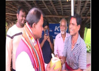 ପୁରୀ ଯିବା ରାସ୍ତାରେ ପଇଡ ପିଇଲେ ମୁଖ୍ୟମନ୍ତ୍ରୀ