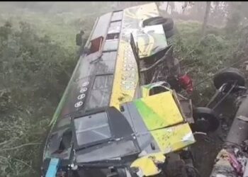 ବ୍ରିଜ ତଳକୁ ଖସିଲା ବସ