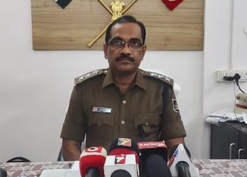 ଅତିରିକ୍ତ ତହସିଲଦାରଙ୍କ ପରିବାରକୁ ବାରଣ ଘଟଣା ; ୯ ଜଣଙ୍କ ନାଁରେ ମାମଲା