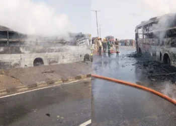 ସ୍ଲିପର ବସରେ ଭୟଙ୍କର ନିଆଁ , ଡେଇଁପଡିଲେ ଯାତ୍ରୀ