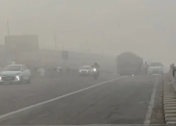 କୁହୁଡି ପାଇଁ ନୋଏଡାରେ ଡ୍ରାଇଭିଂ ଆଡଭାଇଜରି ଜାରି