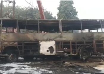 ବସକୁ ୧୦୦ ମିଟର ଘୋଷାଡି ନେଲା ଟ୍ରକ , ଟ୍ରାନ୍ସଫରମରରେ ଧକ୍କା ହୋଇ ଲାଗିଲା ନିଆଁ