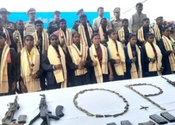 ୨୨ ନକ୍ସଲଙ୍କ ଆତ୍ମସମର୍ପଣ