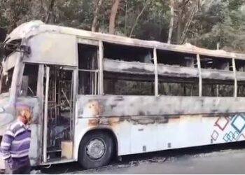 ବସ ଜାଳିଦେଲେ ଦୁର୍ବୁତ୍ତ