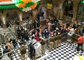 ନୂଆବର୍ଷରେ ବାଙ୍କେ ବିହାରୀ ମନ୍ଦିରରେ ଦର୍ଶନ ମନା !