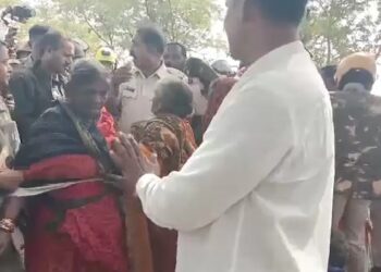 ଧସ୍ତାଧସ୍ତି ପରେ କେନାଲ ଅବରୋଧ ହଟିଲା