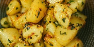 ନିଜ ଘରେ ବନାନ୍ତୁ ମହାରାଷ୍ଟ୍ରୀୟ ଆଳୁ ଠେଚା