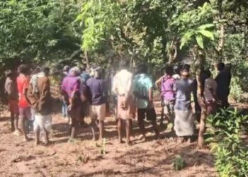 Controversy over religious conversion : ଧର୍ମାନ୍ତରୀକରଣ ବିବାଦ ; ୨୫ ଘଣ୍ଟା ଧରି ପଡି ରହିଛି ଶବ