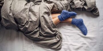 Side effects of wearing socks : ଶୀତଦିନେ ମୋଜା ପିନ୍ଧି ଶୋଇବା ହୋଇପାରେ କ୍ଷତିକାରକ !