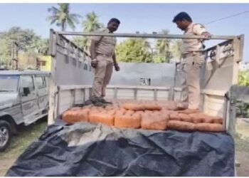 Ganja smuggled as water bottles seized : ପାଣି ବୋତଲ ତଳେ ୧୬ ଲକ୍ଷର ଗଞ୍ଜେଇ